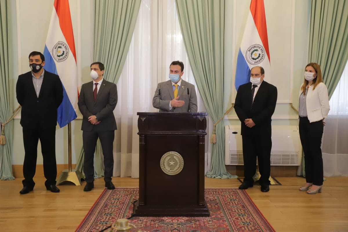 Conferencia de prensa en Palacio de Gobierno del presidente de IPS Andrés Gubetich.