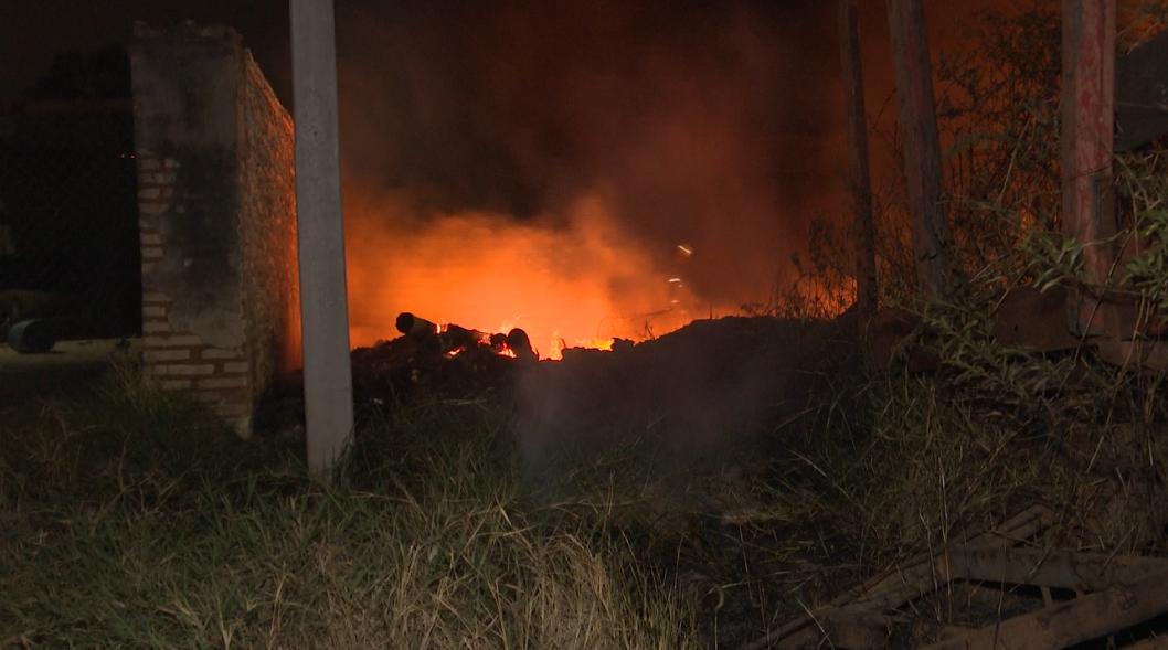 Se desconocen las causas del siniestro, pero los bomberos sostienen que la sequía prolongada aumenta los riesgos de incendios.