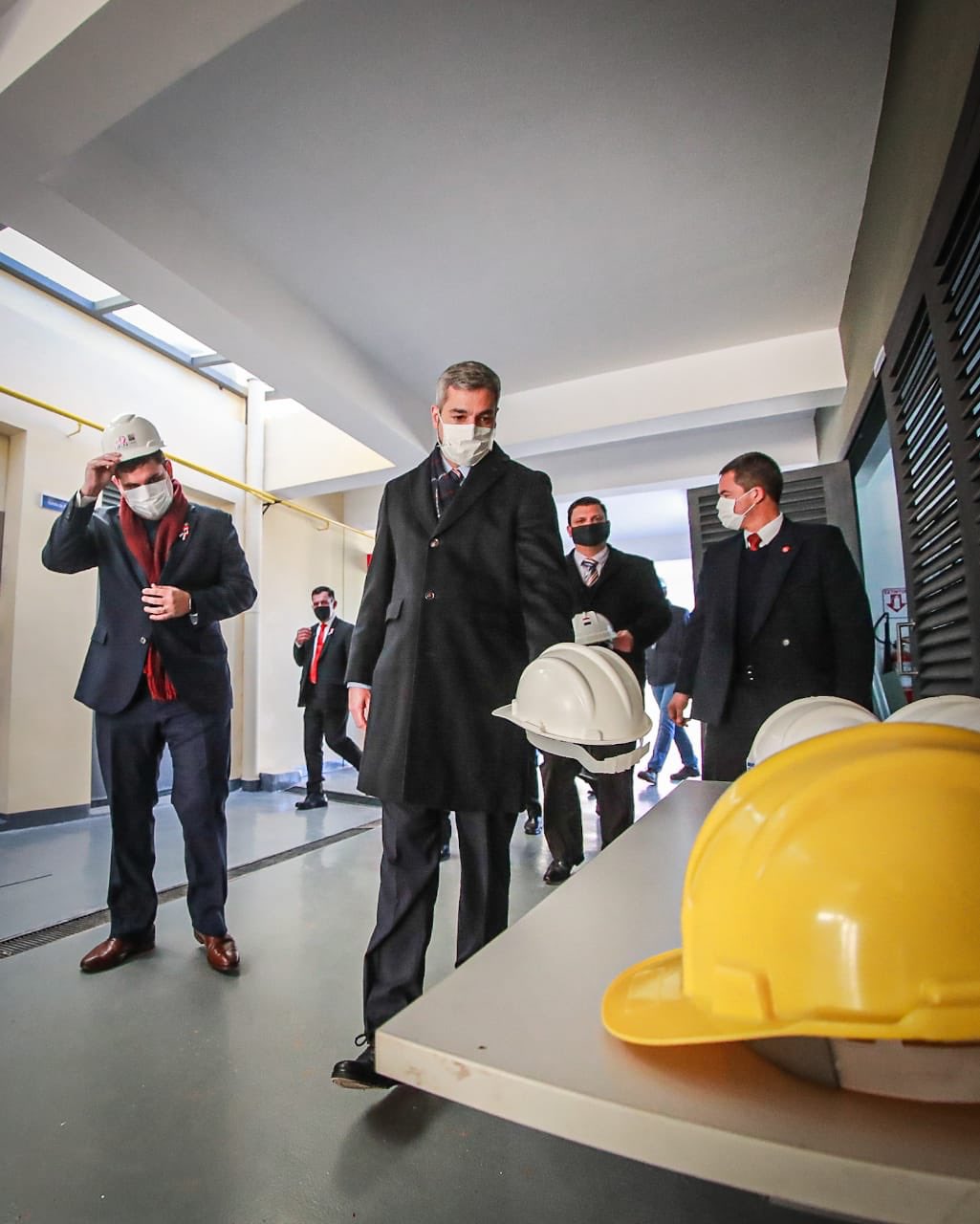 Desde tempranas horas el presidente Mario Abdo realizó un recorrido por las obras del nuevo laboratorio del Senacsa. Foto: @PresidenciaPy