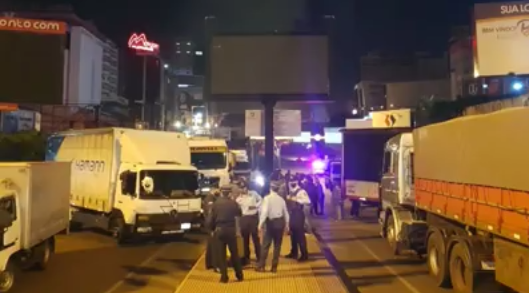 Camioneros de pequeño y mediano porte advierten que volverán a cerrar fronteras.
