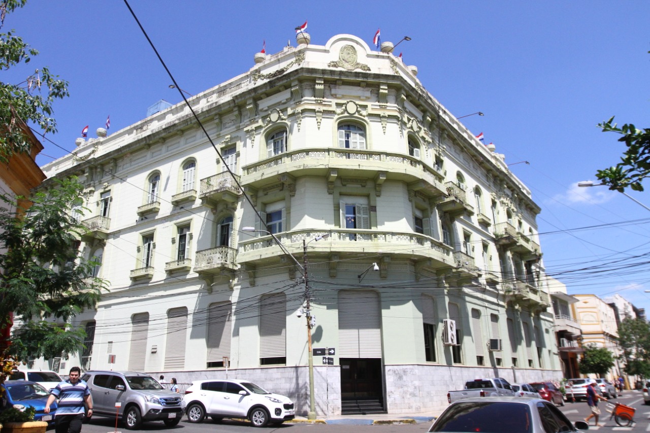 Fachada del edificio del Ministerio de Hacienda.