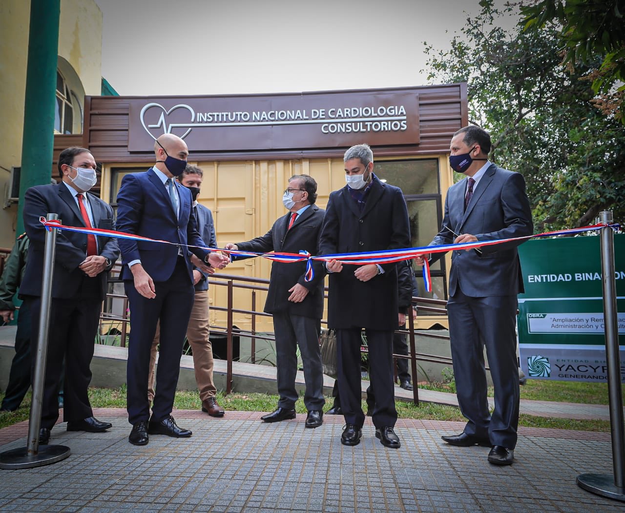 Tanto el presidente de la República como el ministro de Salud participaron de la inauguración de obras en el Hospital San Jorge. Foto: @PresidenciaPy