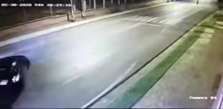 Captura de video de circuito cerrado en la avenida donde sucedió la balacera.