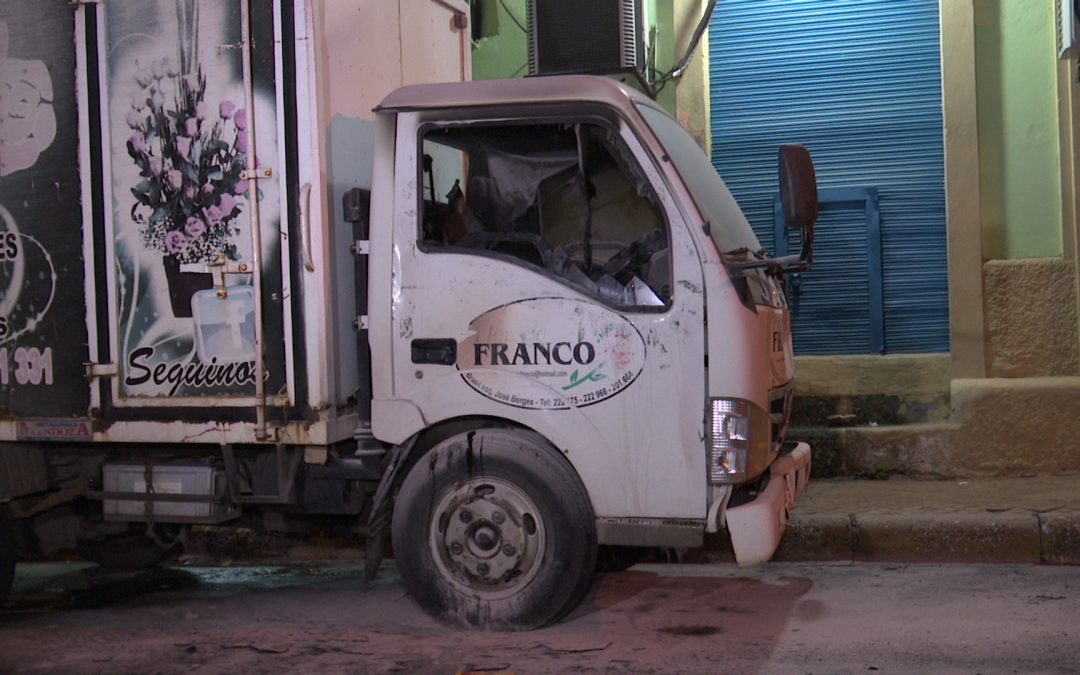 Incendio en camión de una florería de Asunción