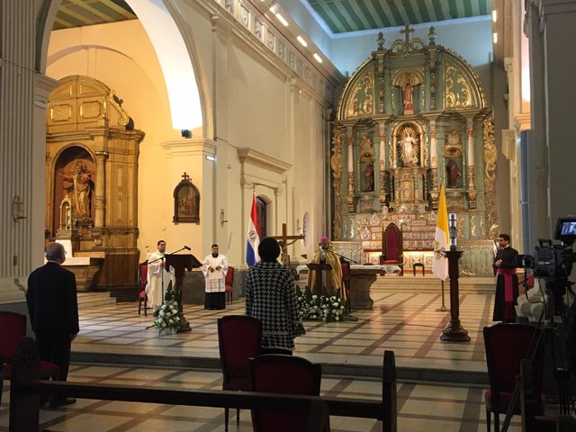 Acto sin público en la Catedral de Asunción. Foto: José Heid