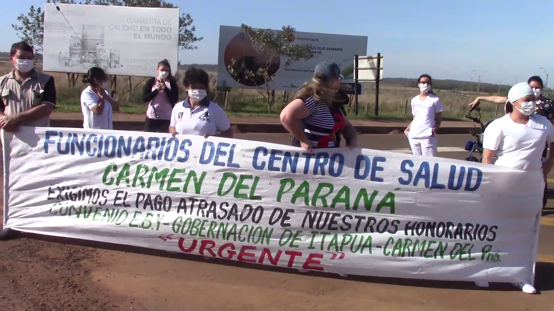 Los funcionarios de blanco sostienen que no perciben sus salarios desde hace 6 meses.