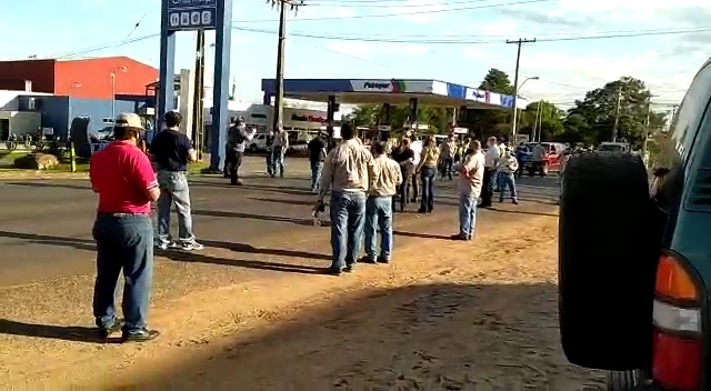 Funcionarios de la ANDE realizaron cierre intermitente de la Ruta Nacional PY08