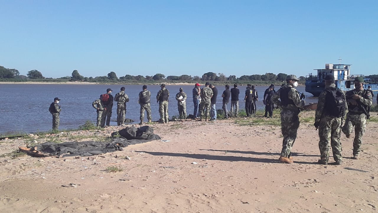 Esta mañana fue hallado el cadáver, en zona del Puerto Itá Enramada. Foto: Orlando Godoy - Radio Uno