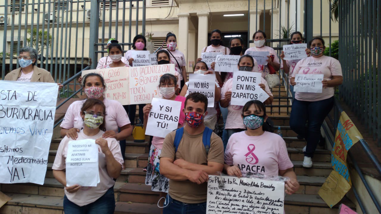 Desde la APACFA realizaron una serie de manifestaciones, exigiendo medicamentos para los tratamientos contra el cáncer. Foto: @ApacfaP