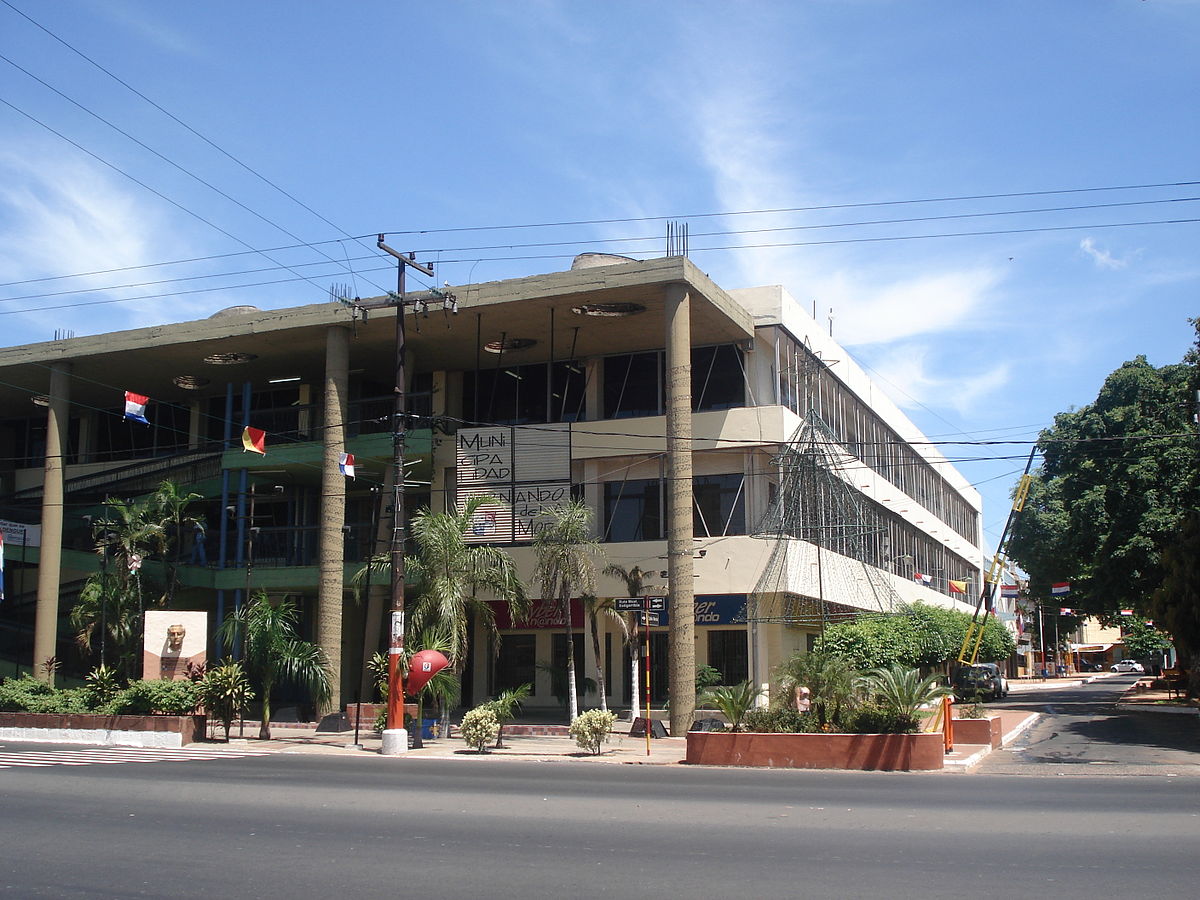 Fachada del edificio de la Municipalidad de Fernando de la Mora.