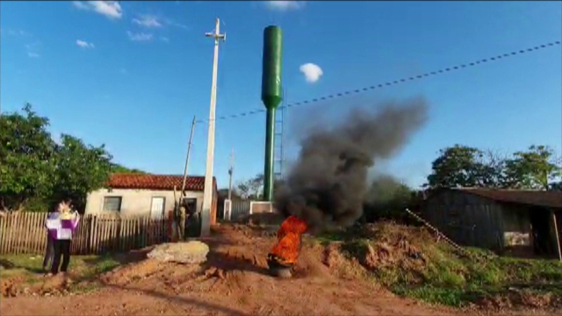 Pobladores se muestran en contra de la supuesta instalación de una antena telefónica en el lugar.