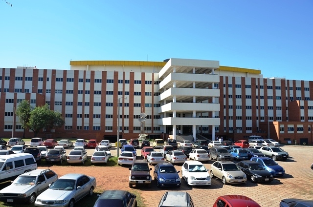 Fachada de la Facultad de Medicina de la Universidad Nacional de Asunción - Hospital de Clínicas. Foto: Gentileza