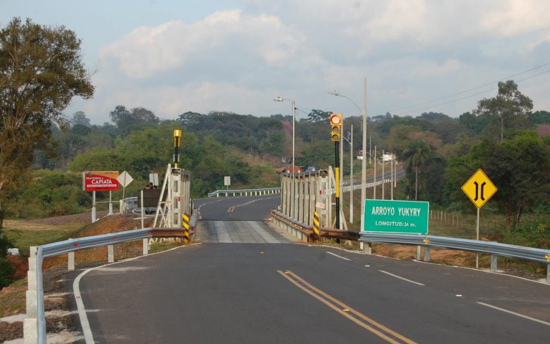 MOPC inaugura puente de un solo carril que genera críticas de la ciudadanía