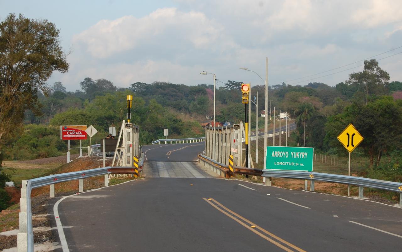 Puente metálico inaugurado esta mañana.
