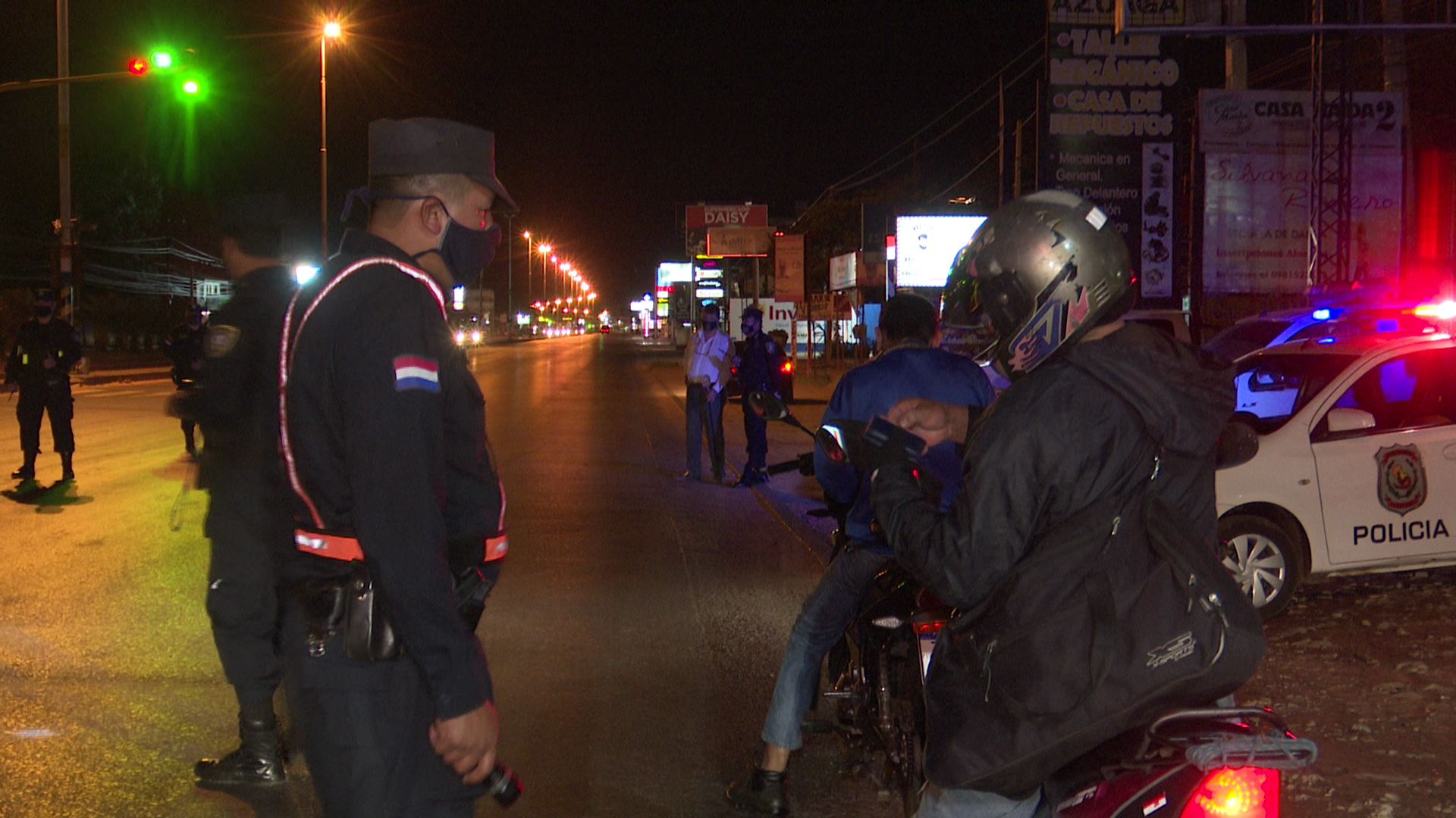 Intensifican controles mediante barreras policiales en Asunción y Central.