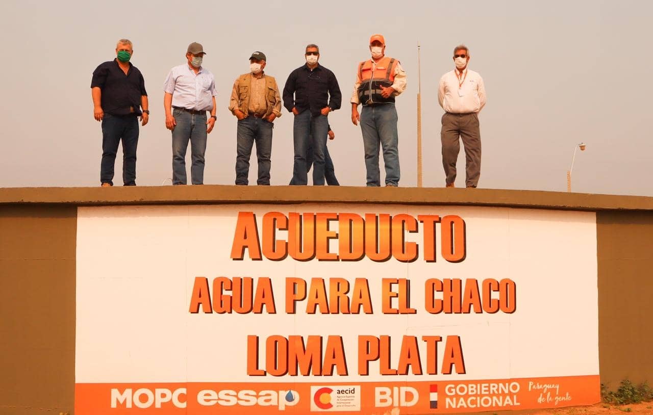 Autoridades del MOPC y el presidente de la República acudieron hasta el lugar para verificar el funcionamiento.