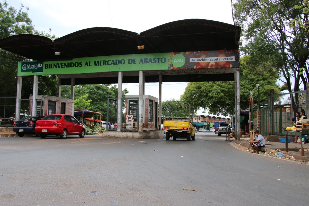 Fachada del acceso al Mercado de Abasto.