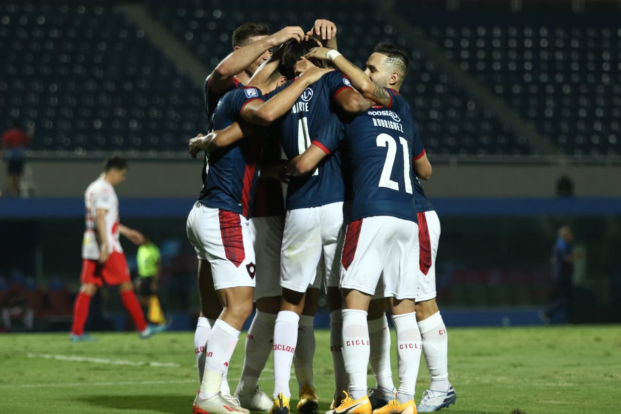 Jugadores de Cerro Porteño durante el festejo de campeones.