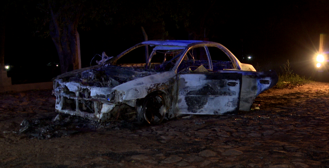 El automóvil fue encontrado completamente calcinado en San Antonio. Foto: Unicanal.