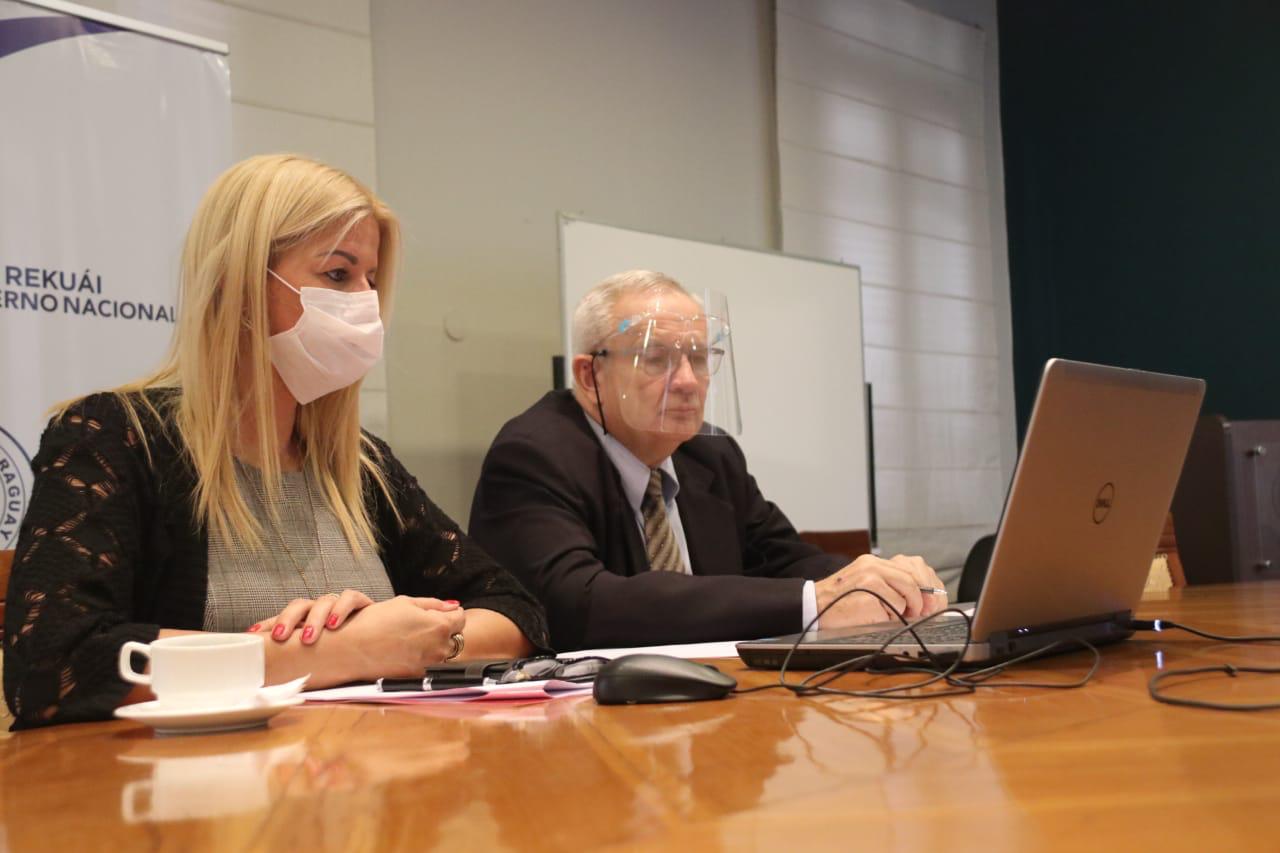 Angeles Arriola y Comisario retirado Carlos Altemburger.