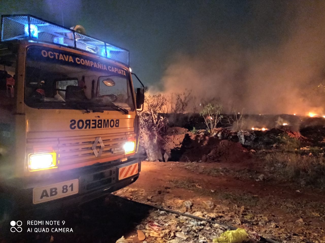 El incendio en vertedero de Capiatá inició cerca de las 04:00 am. Foto: Gentileza.