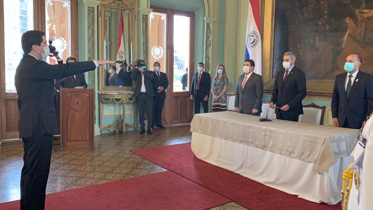 Momento del juramento de Federico Alberto González Franco como nuevo ministro de Relaciones Exteriores. Foto: @mreparaguay