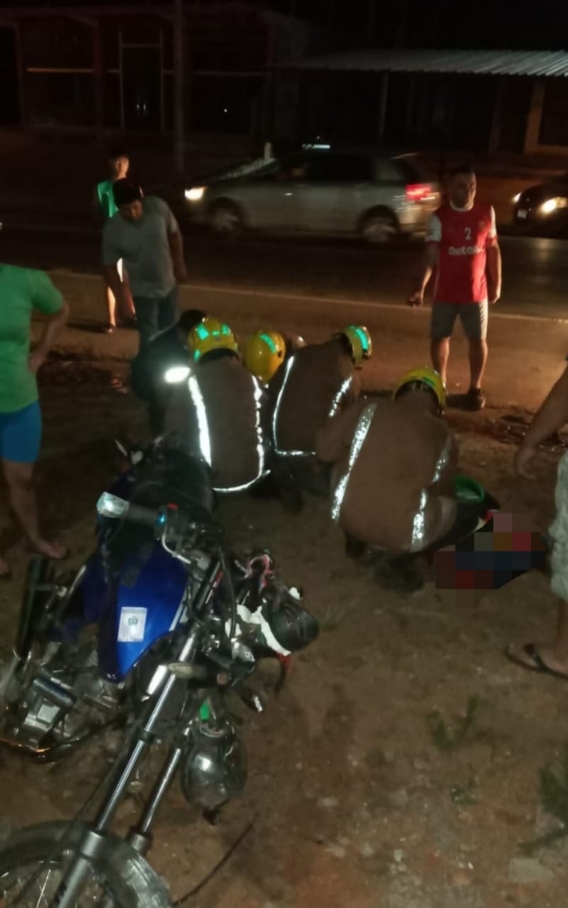 El hombre fue atropellado sobre la avenida Acceso Sur. Aparentemente el biciclo que lo embistió circulaba a gran velocidad. Foto: Gentileza.