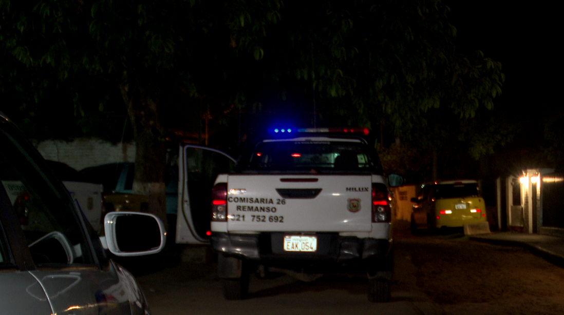 Agentes policiales hallaron dos cadáveres en una vivienda de Mariano Roque Alonso.