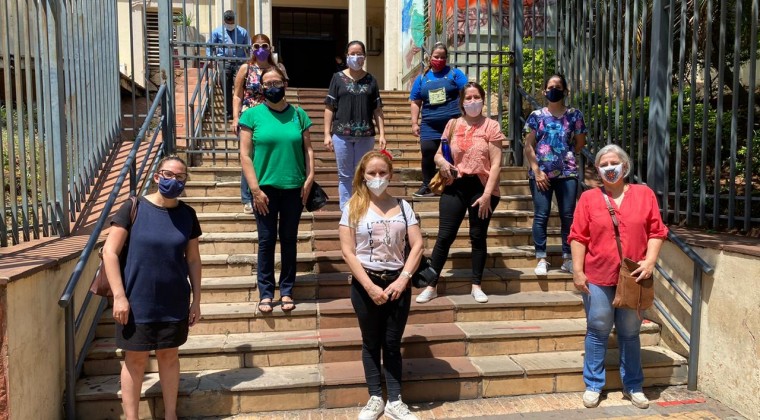 Representantes se manifestaron frente al Ministerio de Salud.