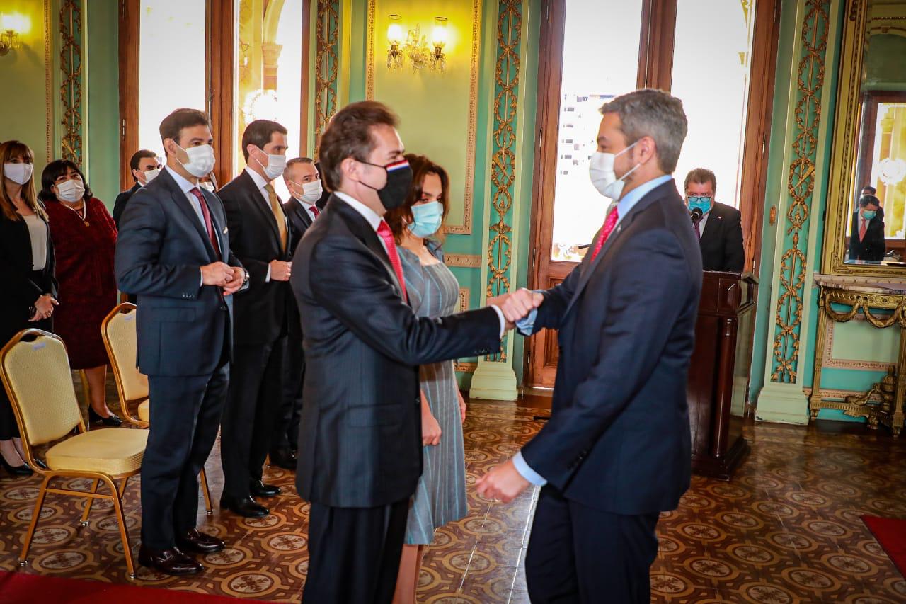 Luis Castiglioni juró como nuevo ministro de Industria y Comercio. Foto: Presidencia.