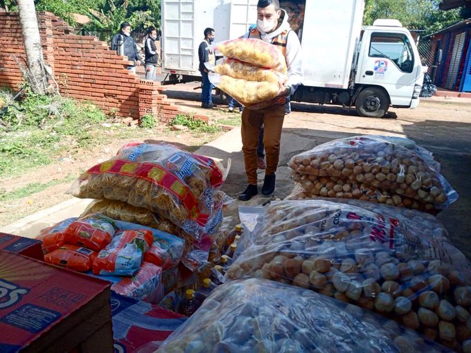 Entrega de kits de alimentos por parte de la SEN.