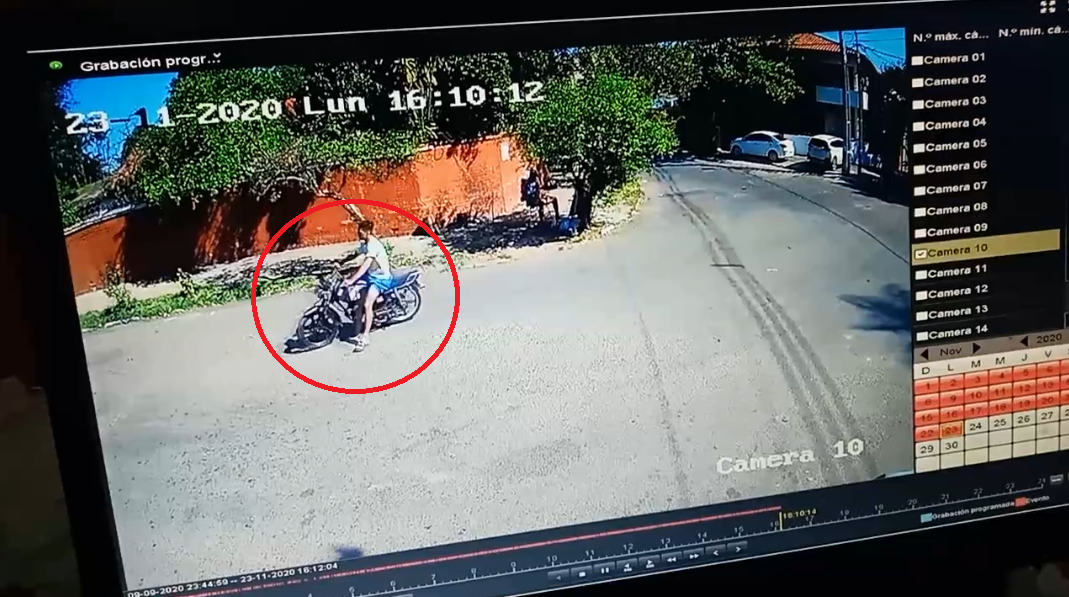 El accidente entre motos dejó un joven herido. Foto: Captura de video.