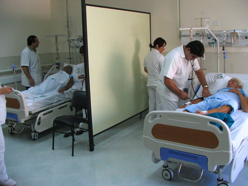 Pacientes de IPS siendo atendidos.