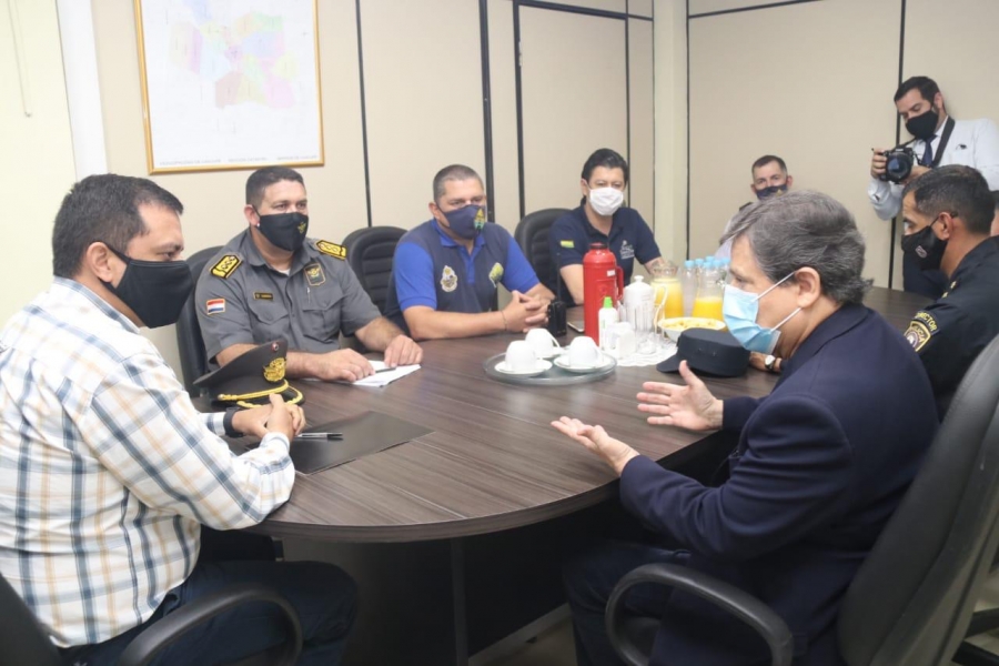 El ministro del Interior Euclides Acevedo mantuvo una reunión con autoridades de Caacupé.