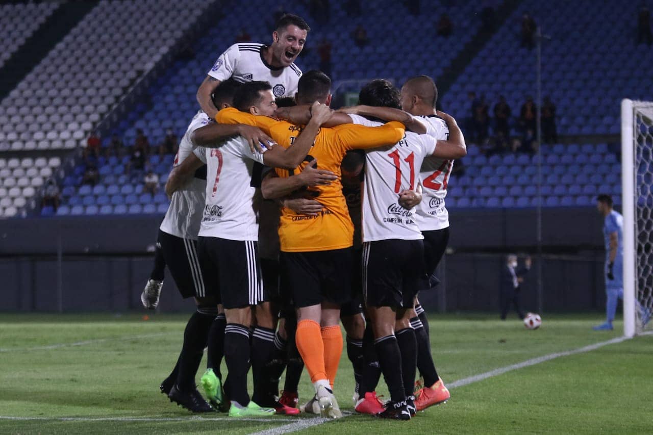 Olimpia superó a Cerro Porteño en tanda de penales y pasó a semifinales del Clausura 2020. Foto: @CopaDePrimera