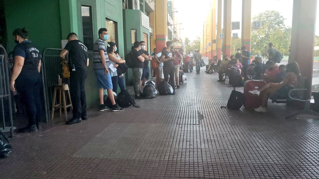 Intenso movimiento en la Terminal de Ómnibus.