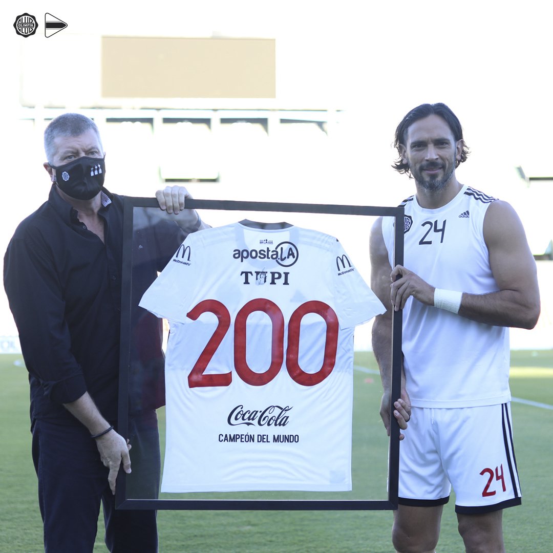 Roque, homenajeado por sus 200 partidos con la camiseta de Olimpia