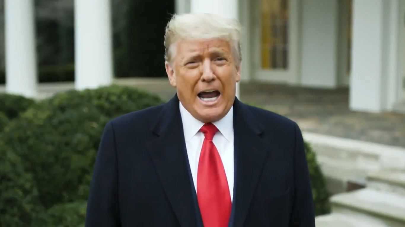 "Vayan a casa en paz, estoy con ustedes", dice Trump a partidarios