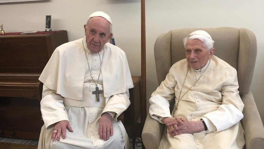 El Papa Francisco y el Papa emérito, Benedicto XVI, fueron vacunados contra el Covid-19. Foto; Vatican News.