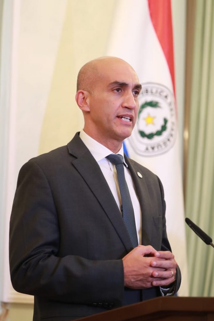 Ministro de Salud, Julio Mazzoleni. Foto: Agencia IP.
