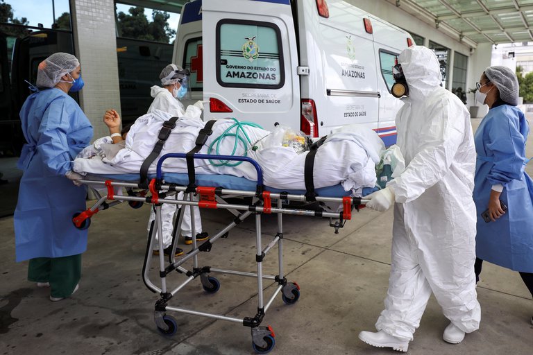 Hospitales de Manaos están colapsando