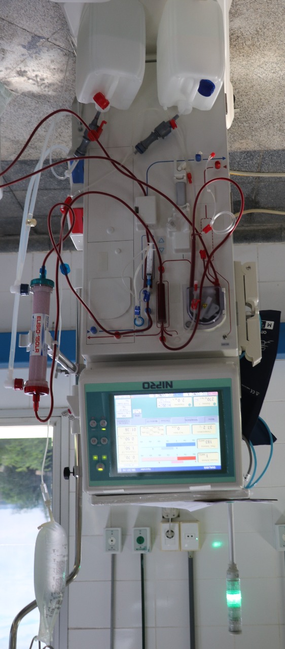 Hospital de Clínicas cuenta con dos equipos nuevos para hemodiálisis.