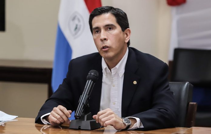 Federico González se comprometió a trabajar honestamente en la entidad Binacional. Foto: Agencia IP.