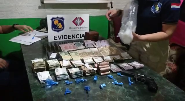 Presuntos traficantes de drogas, fueron detenidos en el barrio Sajonia de Asunción. Foto: captura de pantalla.