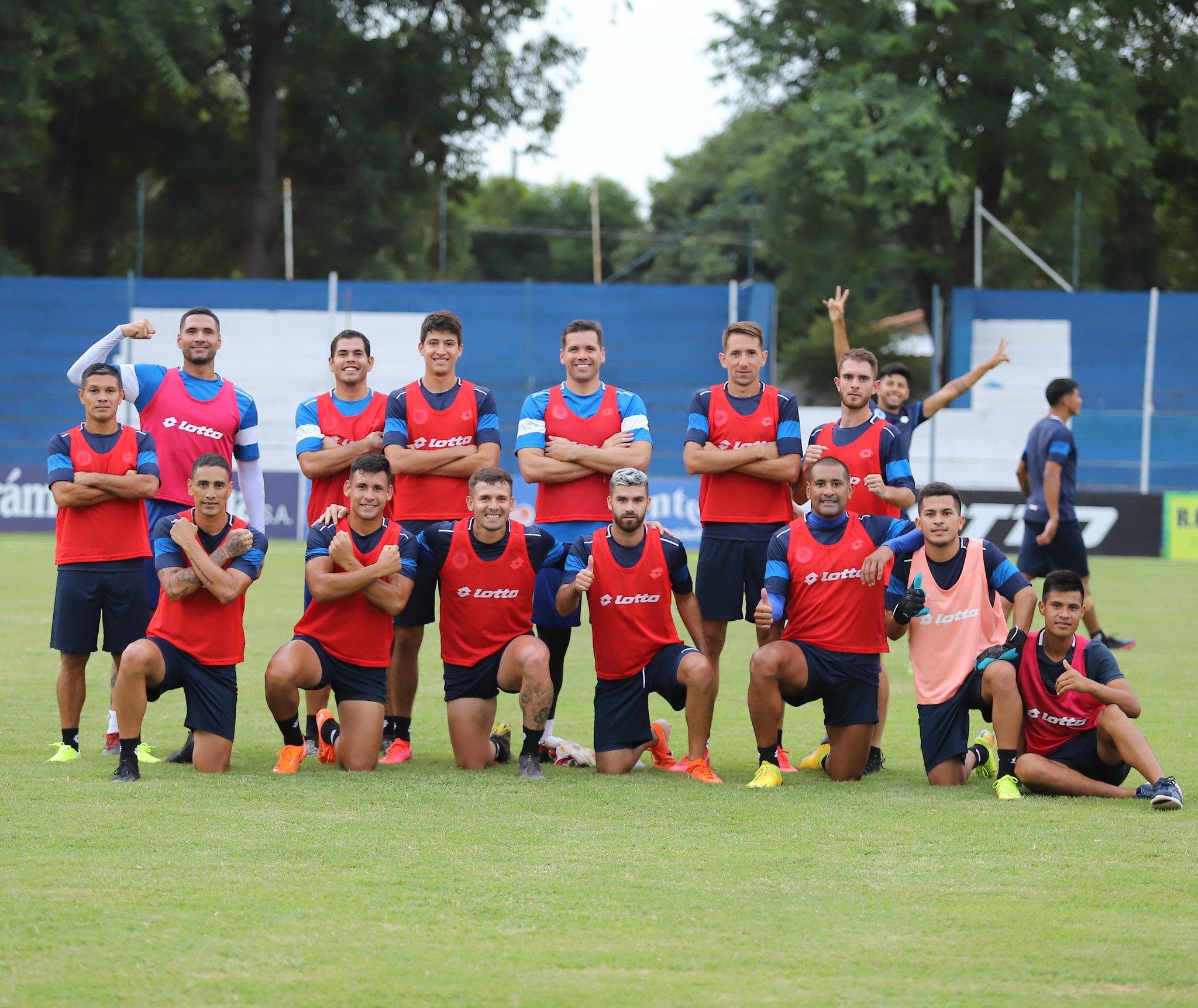 Masivo contagio: 12 de Octubre cuenta solo con 14 jugadores disponibles