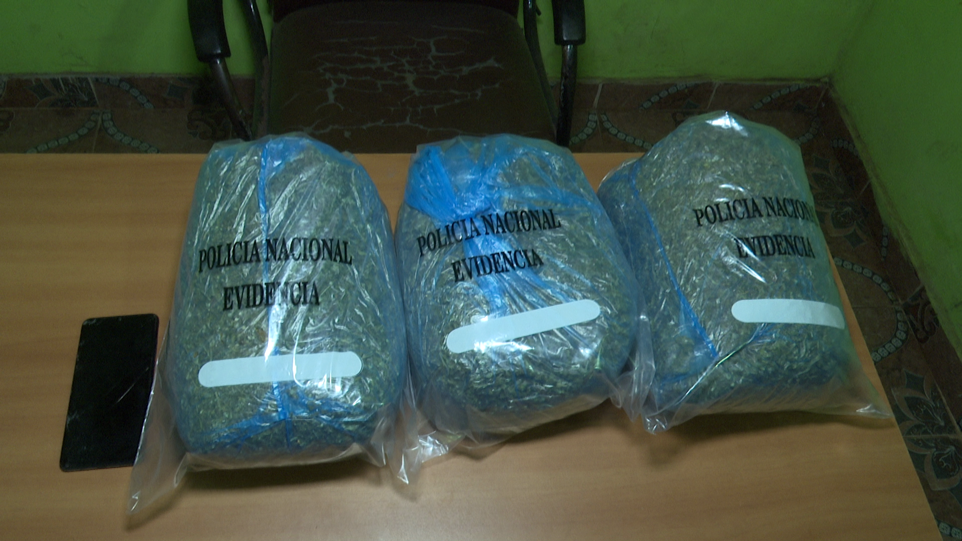 En Capiatá un joven de 22 años fue detenido luego de que haya sido sorprendido con una cantidad importante de marihuana en su vehículo. Foto: captura de pantalla.