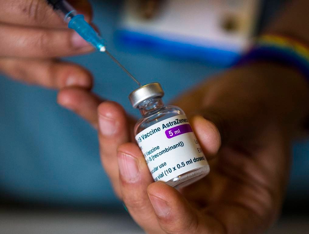 Llegarán 300 mil dosis de la vacuna AstraZeneca al país, mediante el mecanismo Covax. Foto: AFP.