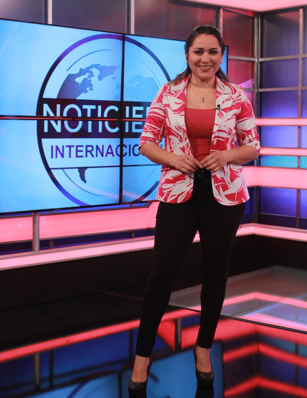 Jacqueline Benítez, periodista y presentadora de noticias.