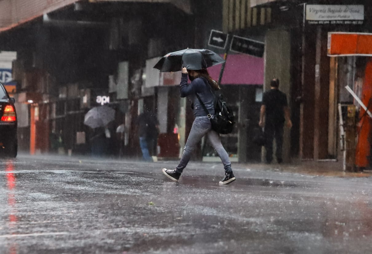 Alerta meteorológica: lluvias con tormentas eléctricas