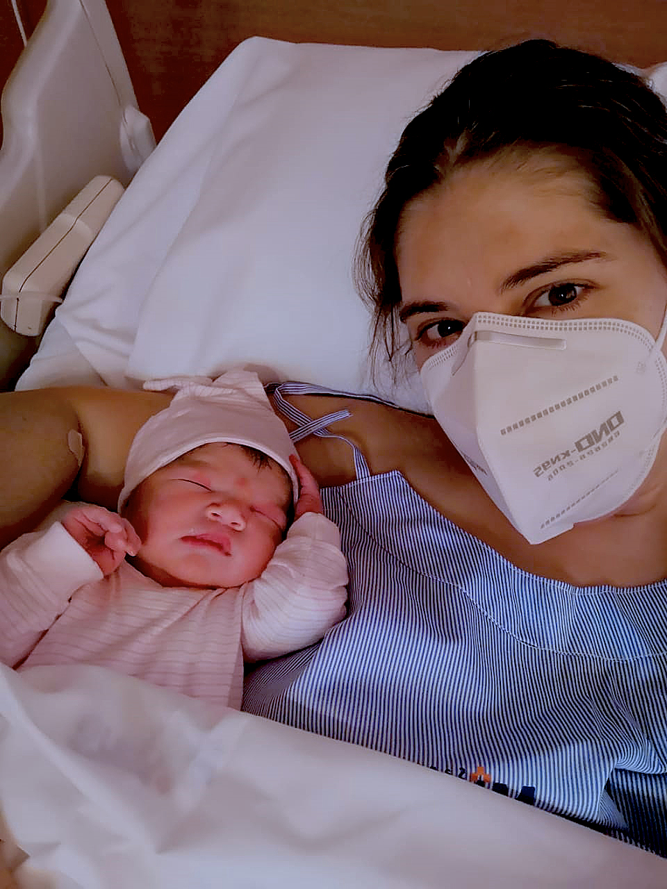 Marly Cáceres junto a Mía Alessia, su segunda hija. Foto: Gentileza.